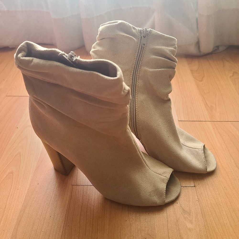 Open toed beige booties